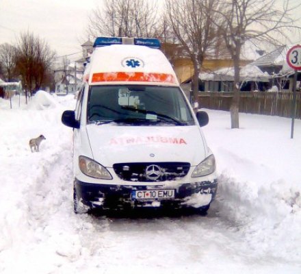 Cod portocaliu: Ambulanţele se 